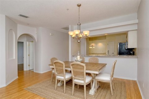 House in Sarasota, Florida 2 bedrooms, 146.04 sq.m. № 2423784 - photo 15