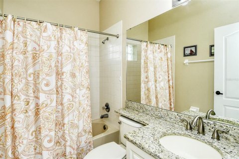 House in Sarasota, Florida 2 bedrooms, 146.04 sq.m. № 2423784 - photo 28