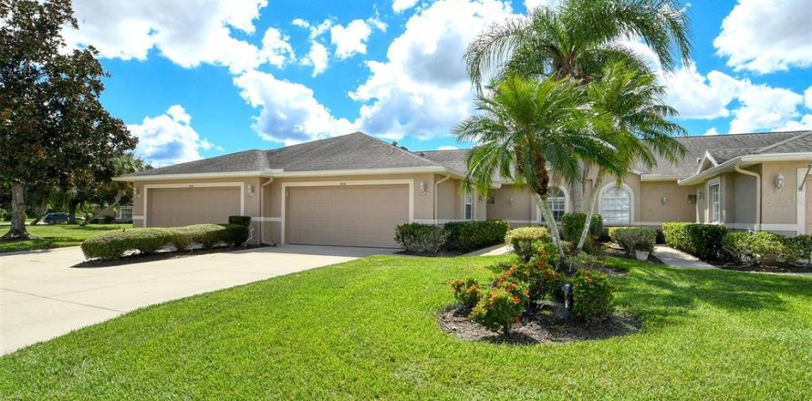 House in Sarasota, Florida 2 bedrooms, 146.04 sq.m. № 2423784