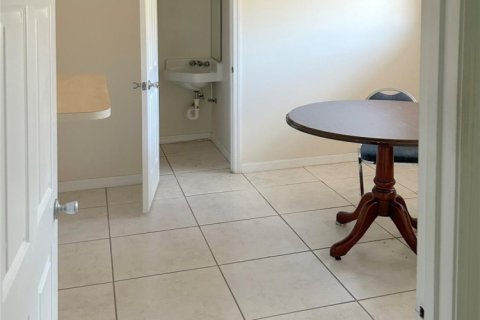 Propiedad comercial en alquiler en Fort Pierce, Florida № 1031602 - foto 1