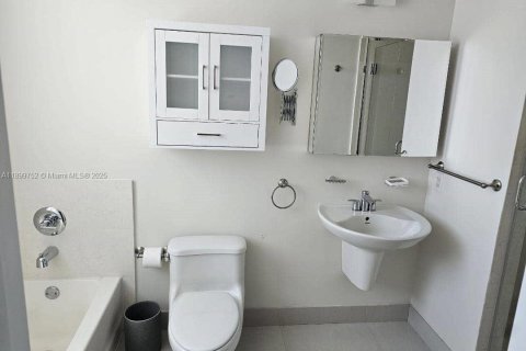 Снять в аренду кондоминиум в Майами, Флорида 2 спальни, 130.34м2, № 1970055 - фото 18