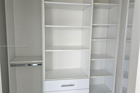 Снять в аренду кондоминиум в Майами, Флорида 2 спальни, 130.34м2, № 1970055 - фото 21