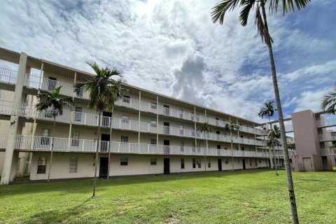 Снять в аренду кондоминиум в Лодерхилл, Флорида 2 спальни, 89.09м2, № 1977807 - фото 2
