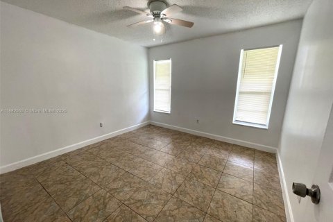 Снять в аренду кондоминиум в Лодерхилл, Флорида 2 спальни, 89.09м2, № 1977807 - фото 8