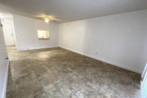 Снять в аренду кондоминиум в Лодерхилл, Флорида 2 спальни, 89.09м2, № 1977807 - фото 5