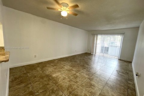 Снять в аренду кондоминиум в Лодерхилл, Флорида 2 спальни, 89.09м2, № 1977807 - фото 4