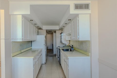Copropriété à vendre à Sunny Isles Beach, Floride: 2 chambres, 138.24 m2 № 1974831 - photo 21