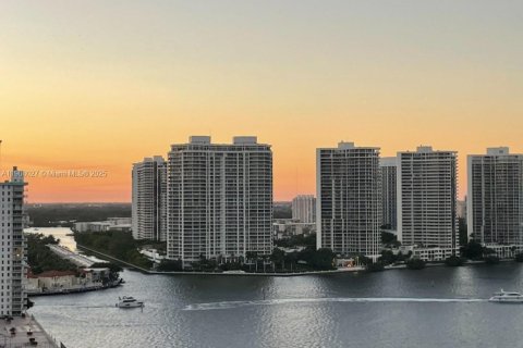 Condominio en venta en Sunny Isles Beach, Florida, 2 dormitorios, 138.24 m2 № 1974831 - foto 1