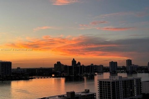 Condominio en venta en Sunny Isles Beach, Florida, 2 dormitorios, 138.24 m2 № 1974831 - foto 3