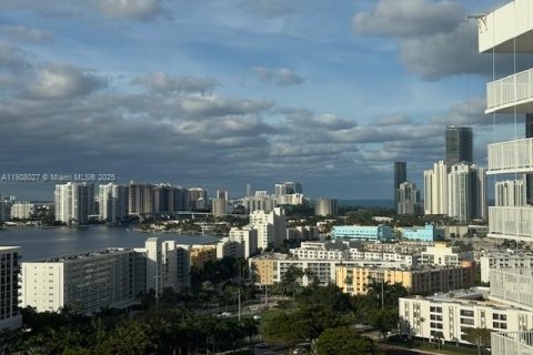 Condominio en venta en Sunny Isles Beach, Florida, 2 dormitorios, 138.24 m2 № 1974831 - foto 17