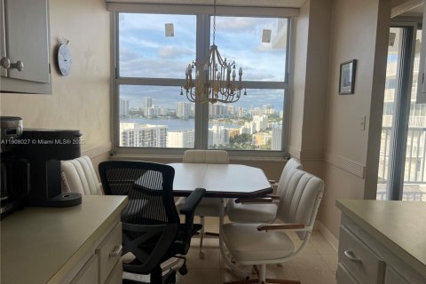 Condominio en venta en Sunny Isles Beach, Florida, 2 dormitorios, 138.24 m2 № 1974831 - foto 4