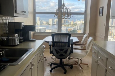 Condominio en venta en Sunny Isles Beach, Florida, 2 dormitorios, 138.24 m2 № 1974831 - foto 7