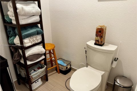 House in Doral, Florida 4 bedrooms, 283.63 sq.m. № 1806258 - photo 27