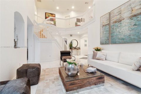 House in Doral, Florida 4 bedrooms, 283.63 sq.m. № 1806258 - photo 5