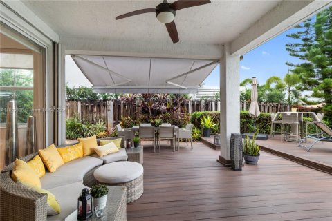 House in Doral, Florida 4 bedrooms, 283.63 sq.m. № 1806258 - photo 17