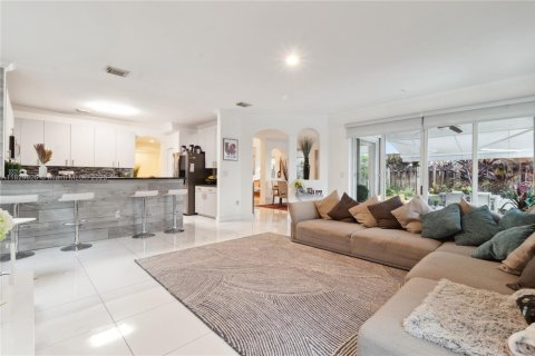House in Doral, Florida 4 bedrooms, 283.63 sq.m. № 1806258 - photo 11