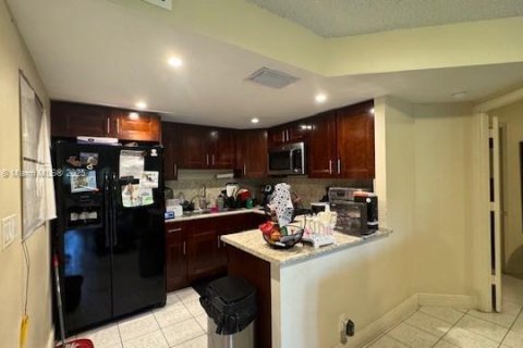 Copropriété à louer à Doral, Floride: 2 chambres, 96.25 m2 № 1979014 - photo 4