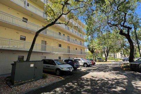 Condo à Doral, Floride, 2 chambres  № 1979014