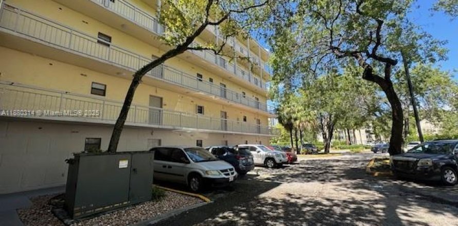 Condo à Doral, Floride, 2 chambres  № 1979014