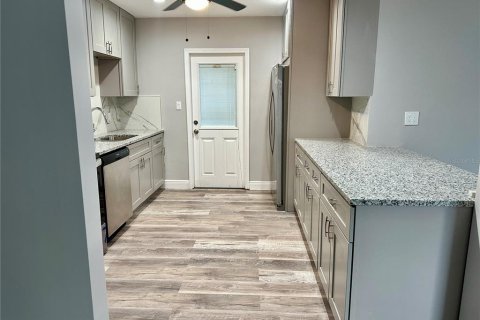 Casa en alquiler en New Port Richey, Florida, 3 dormitorios, 130.62 m2 № 1906489 - foto 6