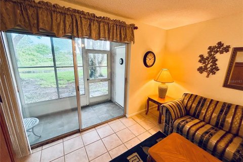 Condo in New Port Richey, Florida, 2 bedrooms  № 1690963 - photo 9
