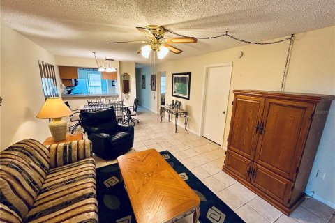 Condo in New Port Richey, Florida, 2 bedrooms  № 1690963 - photo 7