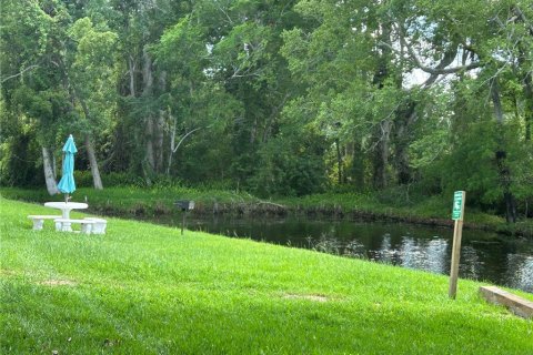 Condo in New Port Richey, Florida, 2 bedrooms  № 1690963 - photo 12