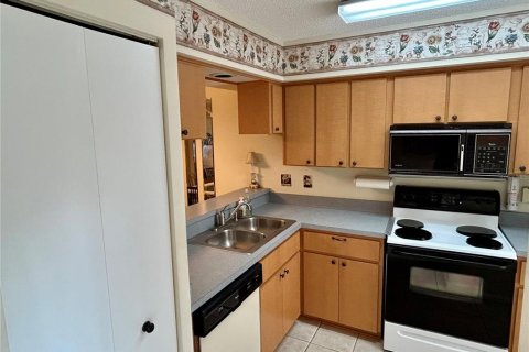 Condo in New Port Richey, Florida, 2 bedrooms  № 1690963 - photo 19