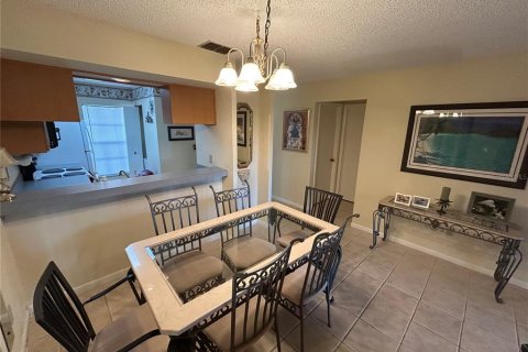 Condo in New Port Richey, Florida, 2 bedrooms  № 1690963 - photo 18