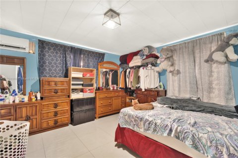 House in Lake Worth, Florida 4 bedrooms, 170.66 sq.m. № 1980992 - photo 27