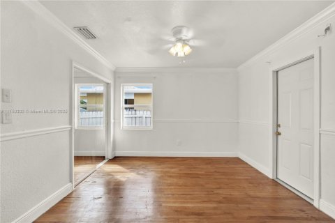 House in Lake Worth, Florida 4 bedrooms, 170.66 sq.m. № 1980992 - photo 25