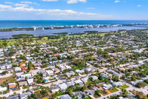 House in Lake Worth, Florida 4 bedrooms, 170.66 sq.m. № 1980992 - photo 8