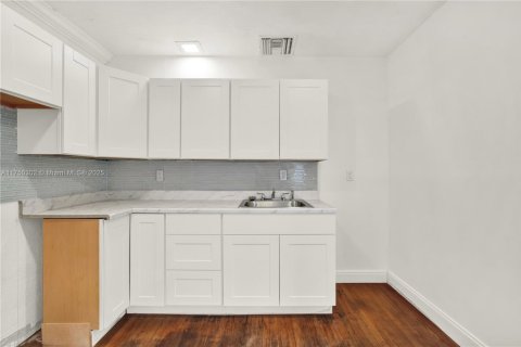 House in Lake Worth, Florida 4 bedrooms, 170.66 sq.m. № 1980992 - photo 22