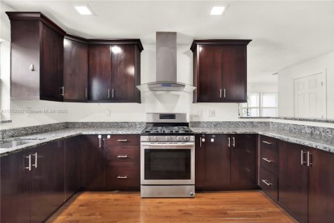 House in Lake Worth, Florida 4 bedrooms, 170.66 sq.m. № 1980992 - photo 10