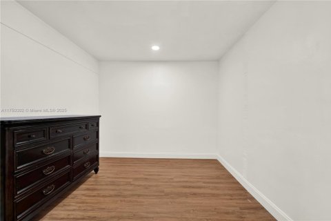 House in Lake Worth, Florida 4 bedrooms, 170.66 sq.m. № 1980992 - photo 20