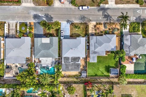 House in Lake Worth, Florida 4 bedrooms, 170.66 sq.m. № 1980992 - photo 5