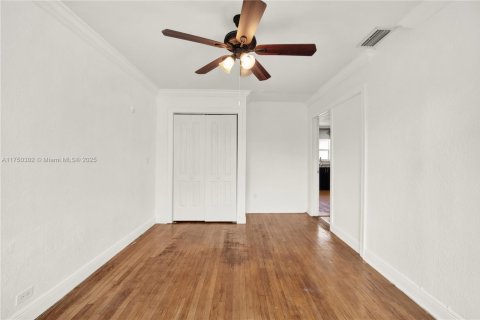 House in Lake Worth, Florida 4 bedrooms, 170.66 sq.m. № 1980992 - photo 18