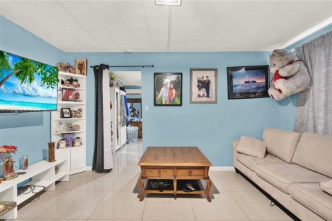 House in Lake Worth, Florida 4 bedrooms, 170.66 sq.m. № 1980992 - photo 29