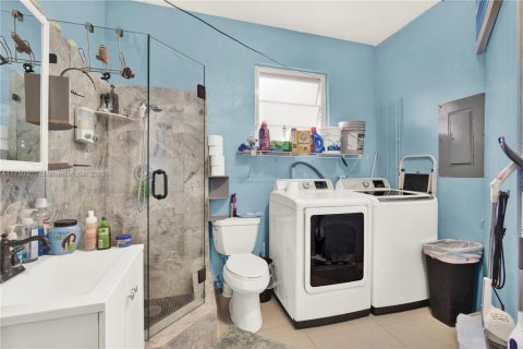 House in Lake Worth, Florida 4 bedrooms, 170.66 sq.m. № 1980992 - photo 28