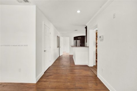 House in Lake Worth, Florida 4 bedrooms, 170.66 sq.m. № 1980992 - photo 21