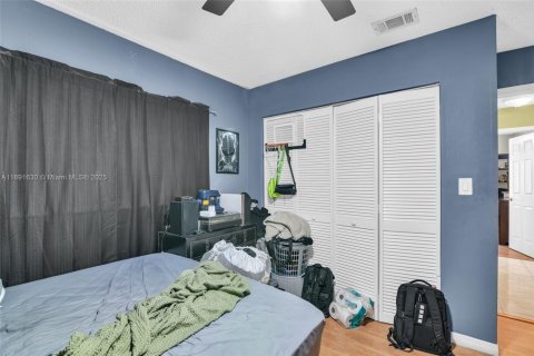 House in Miami, Florida 3 bedrooms, 112.6 sq.m. № 1944809 - photo 10