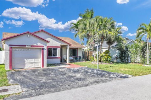 House in Miami, Florida 3 bedrooms, 112.6 sq.m. № 1944809 - photo 1