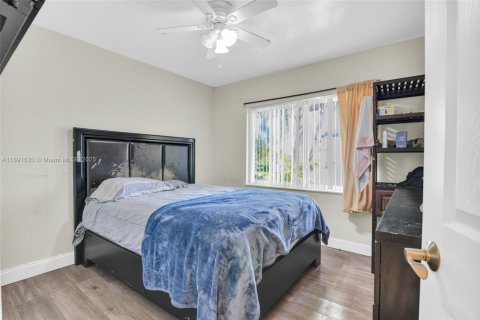 House in Miami, Florida 3 bedrooms, 112.6 sq.m. № 1944809 - photo 4