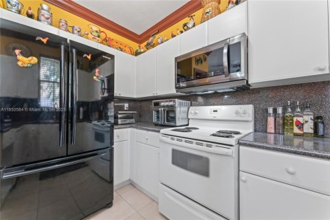 Townhouse in Miami, Florida 3 bedrooms, 176.42 sq.m. № 1855167 - photo 16