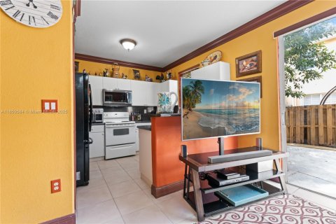 Townhouse in Miami, Florida 3 bedrooms, 176.42 sq.m. № 1855167 - photo 18