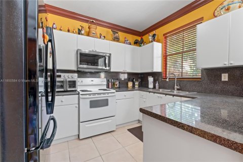 Townhouse in Miami, Florida 3 bedrooms, 176.42 sq.m. № 1855167 - photo 15