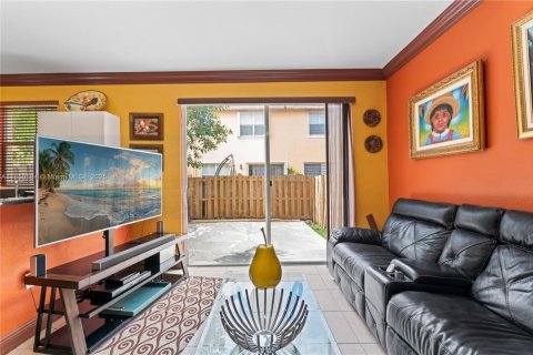 Townhouse in Miami, Florida 3 bedrooms, 176.42 sq.m. № 1855167 - photo 20
