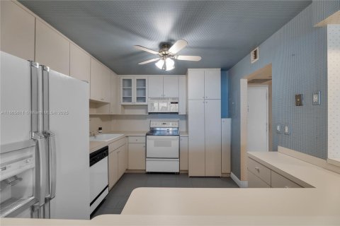 Купить кондоминиум в Майами, Флорида 2 спальни, 126.53м2, № 1896402 - фото 15