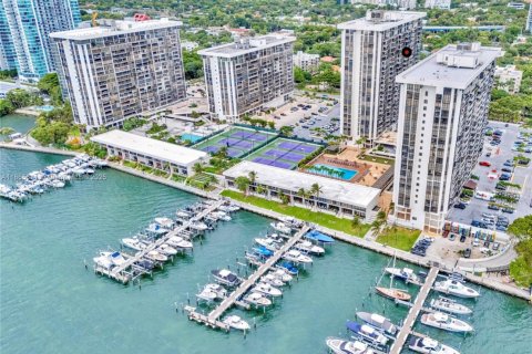 Купить кондоминиум в Майами, Флорида 2 спальни, 126.53м2, № 1896402 - фото 1