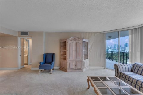 Купить кондоминиум в Майами, Флорида 2 спальни, 126.53м2, № 1896402 - фото 10